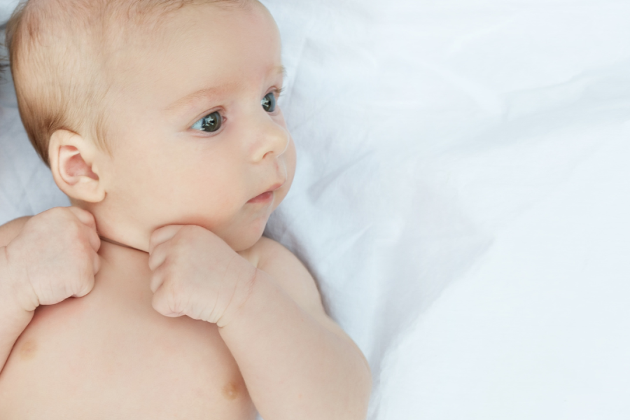 Learn the truth about safe sleep for babies. Discover common mistakes new parents make, the latest guidelines, and how to set up a safe sleep space that also supports better rest.